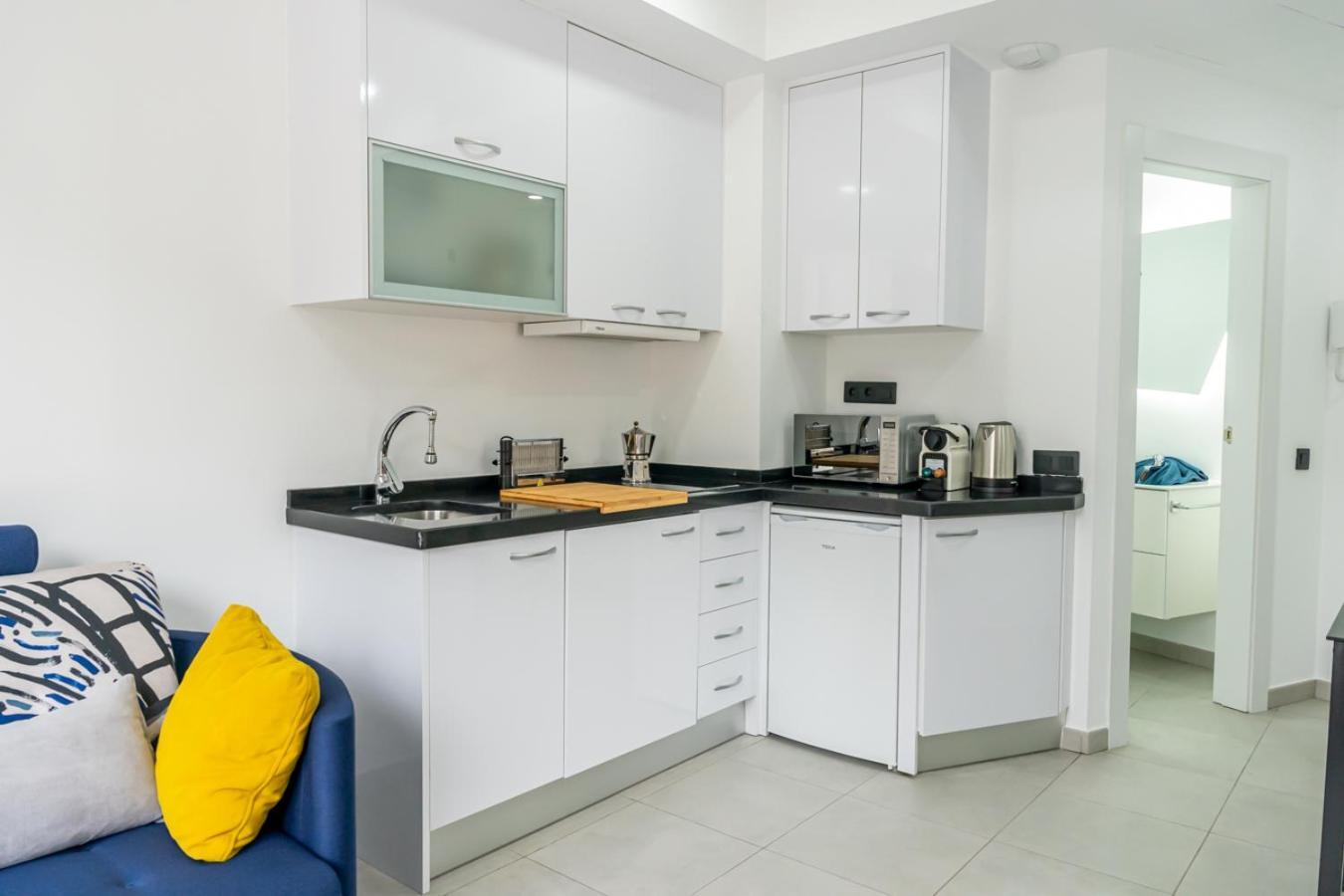 Modern Wave Escape Apartment With Private Parking And Rooftop Pool By Namaste Elite توريمولينوس المظهر الخارجي الصورة