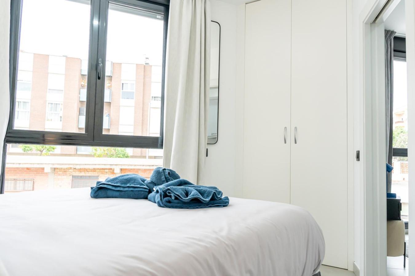 Modern Wave Escape Apartment With Private Parking And Rooftop Pool By Namaste Elite توريمولينوس المظهر الخارجي الصورة