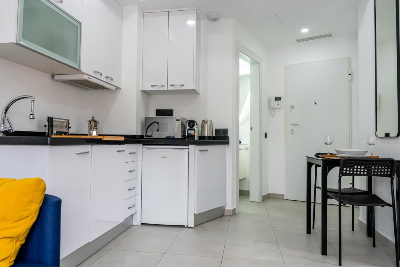 Modern Wave Escape Apartment With Private Parking And Rooftop Pool By Namaste Elite توريمولينوس المظهر الخارجي الصورة
