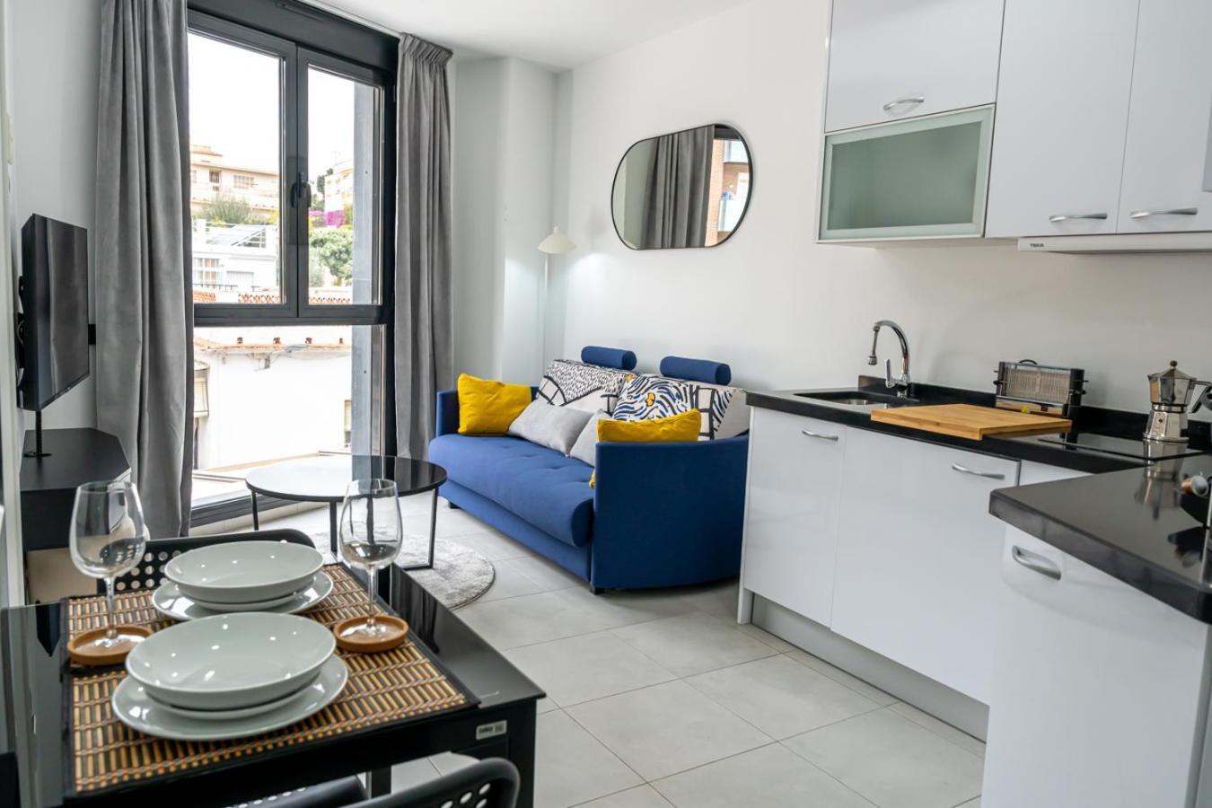 Modern Wave Escape Apartment With Private Parking And Rooftop Pool By Namaste Elite توريمولينوس المظهر الخارجي الصورة