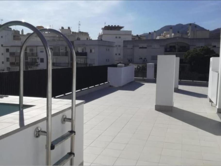Modern Wave Escape Apartment With Private Parking And Rooftop Pool By Namaste Elite توريمولينوس المظهر الخارجي الصورة